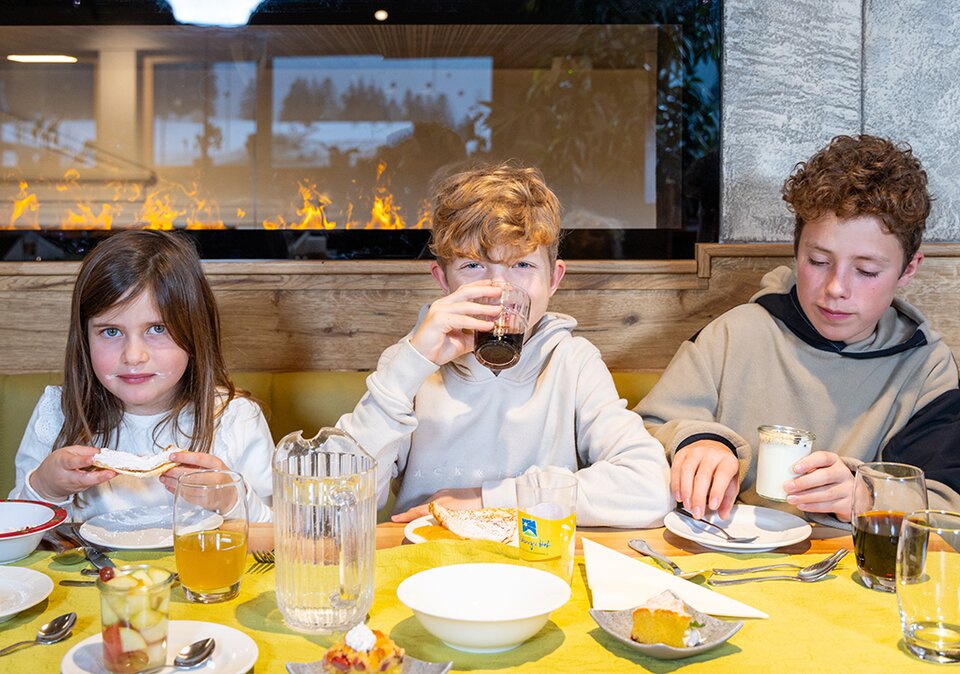 Kinder beim Essen